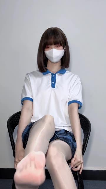 白龙猫女一天一口一个亲爱的的视频火了，白龙猫女为何如此受欢迎？