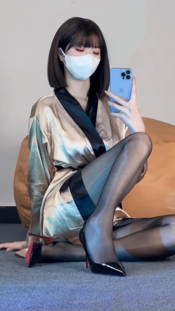 白龙猫女一天一口一个亲爱的的视频火了，白龙猫女为何如此受欢迎？