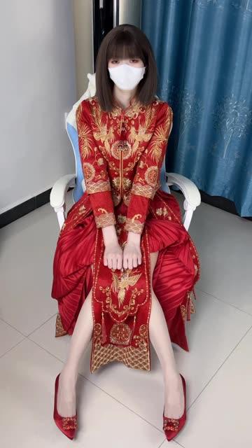 白龙猫女一天一口一个亲爱的的视频火了，白龙猫女为何如此受欢迎？