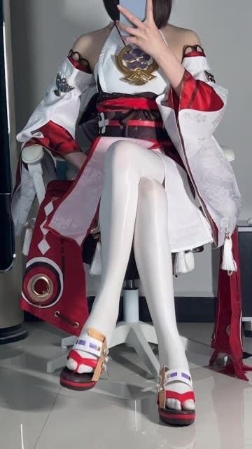 白龙猫女一天一口一个亲爱的的视频火了，白龙猫女为何如此受欢迎？