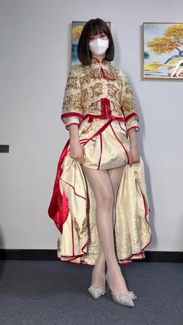 白龙猫女一天一口一个亲爱的的视频火了，白龙猫女为何如此受欢迎？