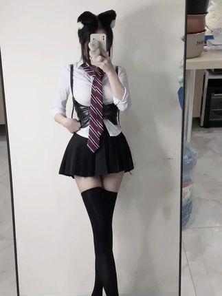 小芋泥yyy最新作品赏析，她的作品如何成为粉丝心中的时尚典范？