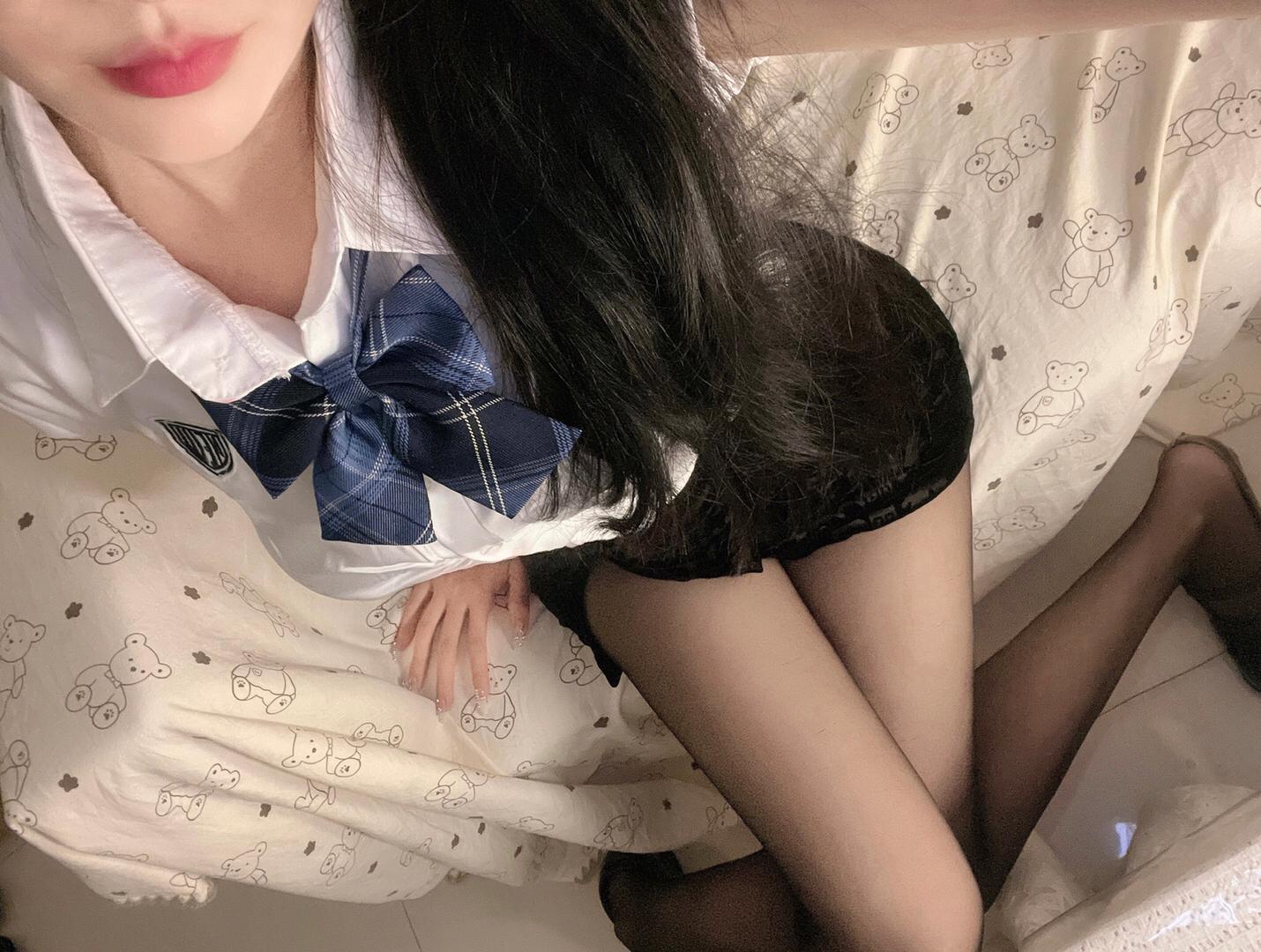 脸红Dearie路虎风采拍摄背后,她的独特魅力展现! 脸红Dearie路虎风采拍摄背后,她的独特魅力展现!