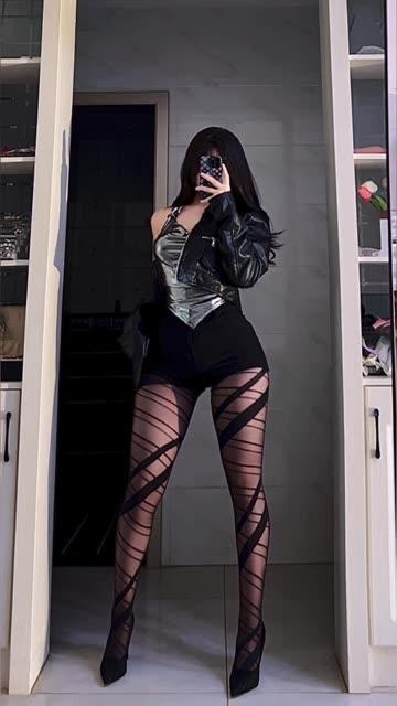 强势登场姐姐Lalion微密圈作品，细致展现她的风采