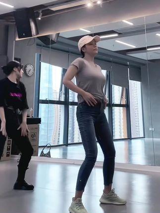 奶雯圈子图片集,秋日谷韵与古村美食的完美邂逅 奶雯圈子图片集,秋日谷韵与古村美食的完美邂逅