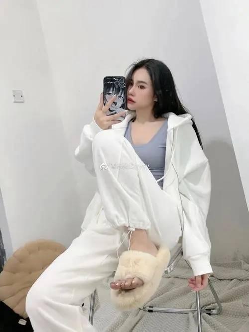 揭秘陈佩奇微密圈作品图片背后的故事,探寻网红陈大小姐神秘魅力 揭秘陈佩奇微密圈作品图片背后的故事,探寻网红陈大小姐神秘魅力