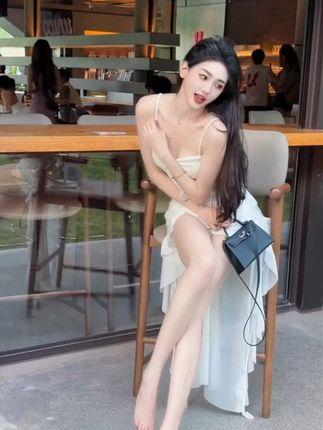 粥粥酱拆卡视频合集，她的拆卡内容为何让粉丝兴奋？