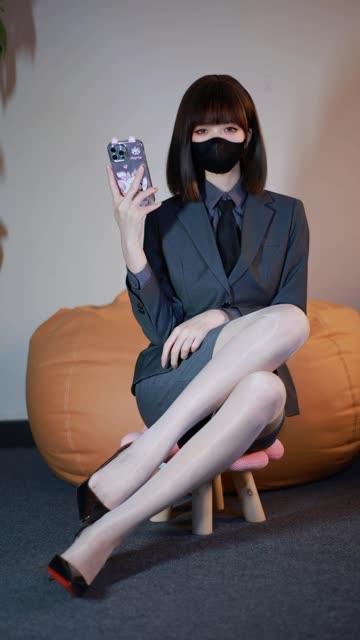 XEva白龙猫女觅圈新图发布!红底极光造型惊艳亮相 XEva白龙猫女觅圈新图发布!红底极光造型惊艳亮相