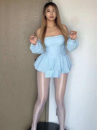 黑饱宝微密圈福利套图分享，露骨与温柔并存