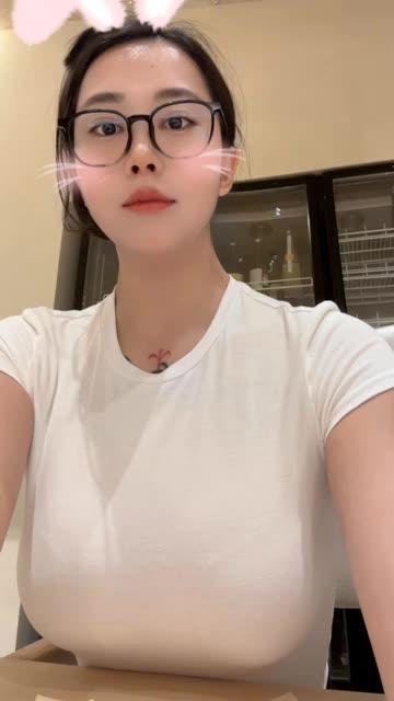 张贺玉西安网红的崛起,微博推特Ins上的她到底是谁? 张贺玉西安网红的崛起,微博推特Ins上的她到底是谁?