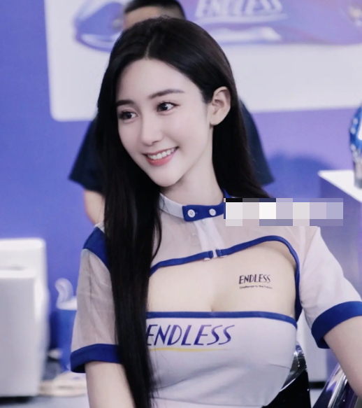 李书欣微密圈身材颜值极品–穿着绿色吊带裙展现女人味