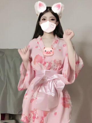 小芋泥yyy微密圈作品巧妙融入时尚元素，展现个人风格