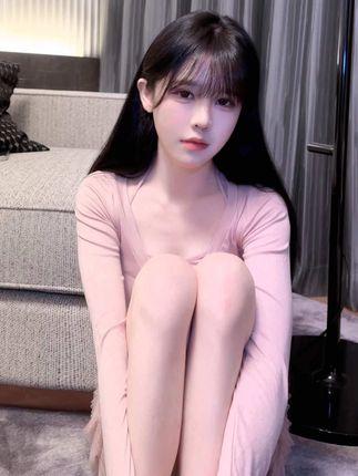 黑色闪光微密圈作品特权让粉丝体验更多亲密