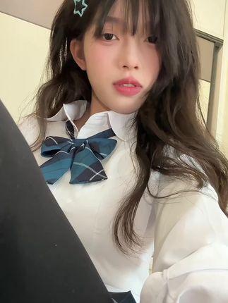 抖音美女晴小猪的微密圈资源穿搭之旅，颜值超高的时尚榜样