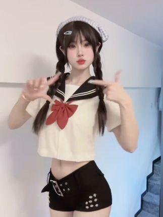 乔富贵微密圈作品资源性感白色连衣裙惊艳，亮相颜值备受赞美