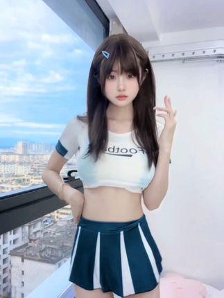 乔富贵微密圈作品资源性感白色连衣裙惊艳，亮相颜值备受赞美