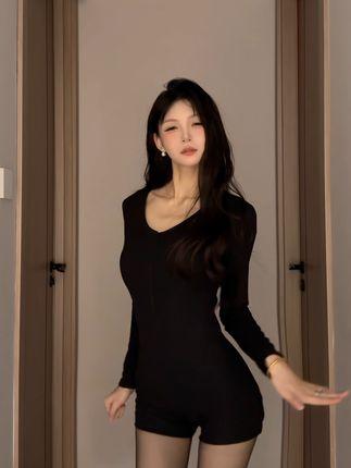 一只树懒微密圈的独家作品，她的时尚资源如何引领潮流