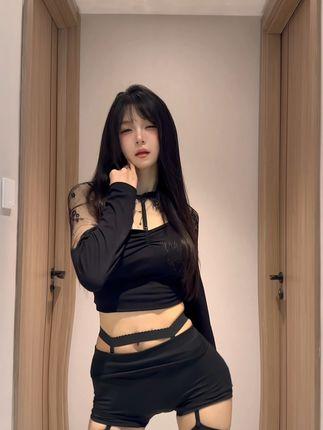 一只树懒微密圈的独家作品，她的时尚资源如何引领潮流