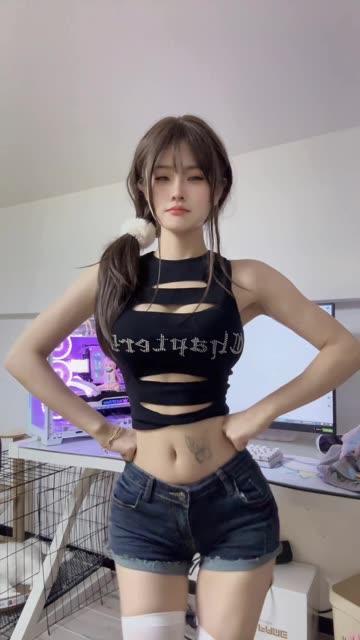 探索给乔买裙子的维密付费视频，微密圈的独家内容解析