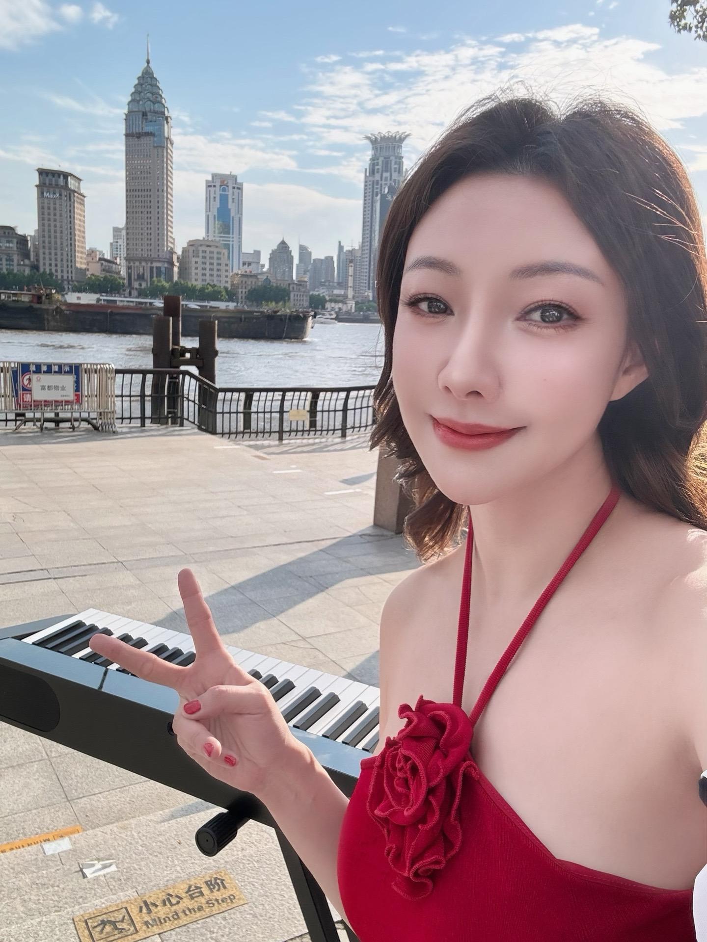 果儿Victoria国际版抖音,比基尼钢琴视频简直了 果儿Victoria国际版抖音,比基尼钢琴视频简直了