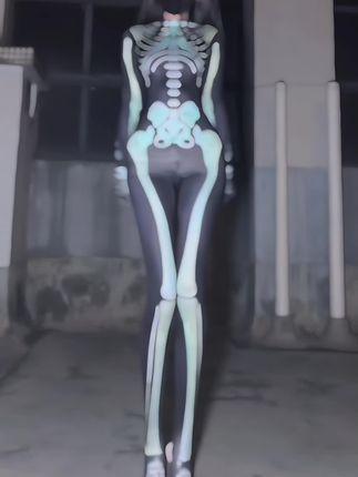 小艾根本吃不饱微密圈资源长什么样，揭示她的半脸风采