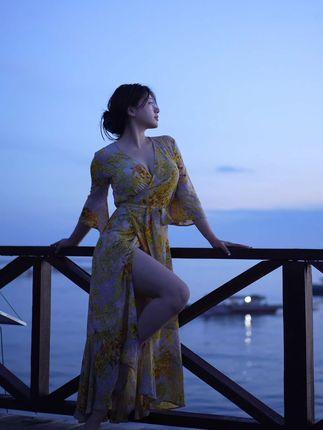 抖音奶宝妹纸微密圈足球宝贝作品写照，颜值和身材双双承包