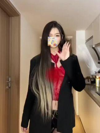 抖音女神权vv微密圈图片作品资源，春日花园与夏日海边的穿搭与妆容