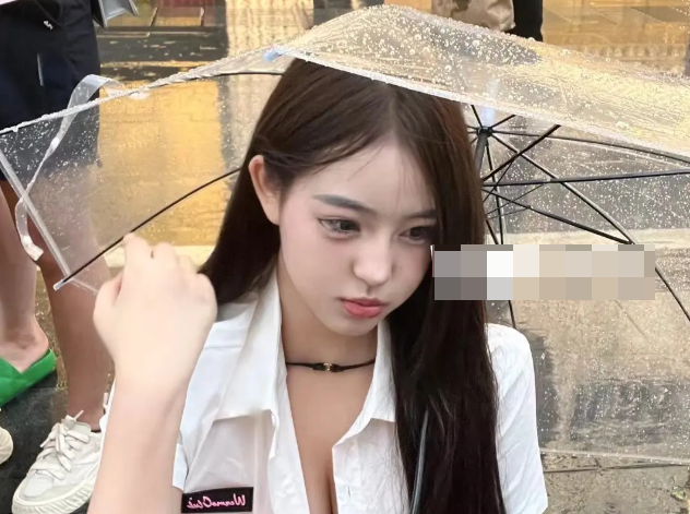 抖音小U优优子撑伞微密图精选作品,网友:这身材绝了~ 抖音小U优优子撑伞微密图精选作品,网友:这身材绝了~