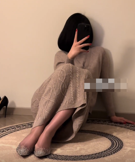 微密圈红人保守的二舅妈的独特风格照片展示与艺术表达