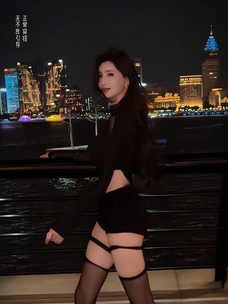 尤蜜荟性感女神周妍希紫色连衣裙搭配黑丝系列户外写真,让你目不转睛 尤蜜荟性感女神周妍希紫色连衣裙搭配黑丝系列户外写真,让你目不转睛