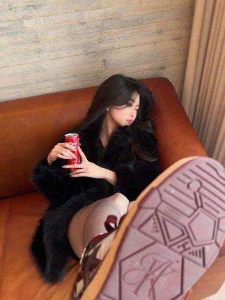 微博红人Sia不吃鱼微密圈照片赏析，颜值身材引发人们赞叹