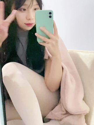 抖音网红昕昕很萌微密圈视频梗资源，展现女性优雅与魅力