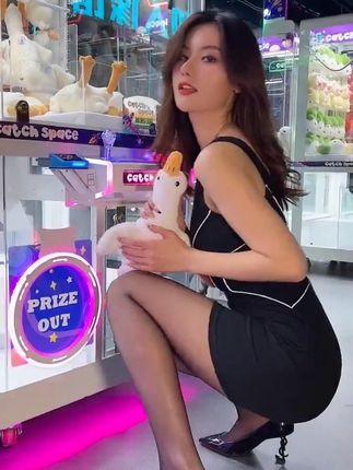 模特就是阿朱啊,紫色纱裙主题性感薄纱长裙 模特就是阿朱啊,紫色纱裙主题性感薄纱长裙