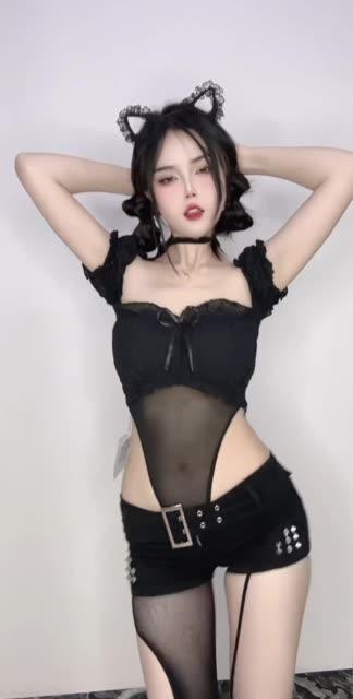 小艾根本吃不饱微密圈(WEME觅圈)付费圈子作品合集，独家内容分享