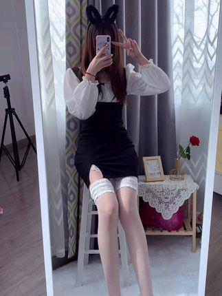 林扣弦微密圈清纯吊带装的时尚风采，202万粉丝为何为她疯狂？