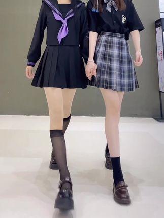 林扣弦微密圈清纯吊带装的时尚风采，202万粉丝为何为她疯狂？