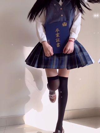 林扣弦微密圈清纯吊带装的时尚风采，202万粉丝为何为她疯狂？