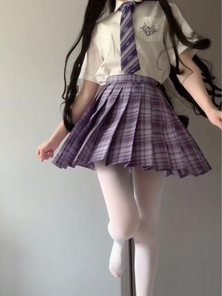 林扣弦微密圈清纯吊带装的时尚风采，202万粉丝为何为她疯狂？