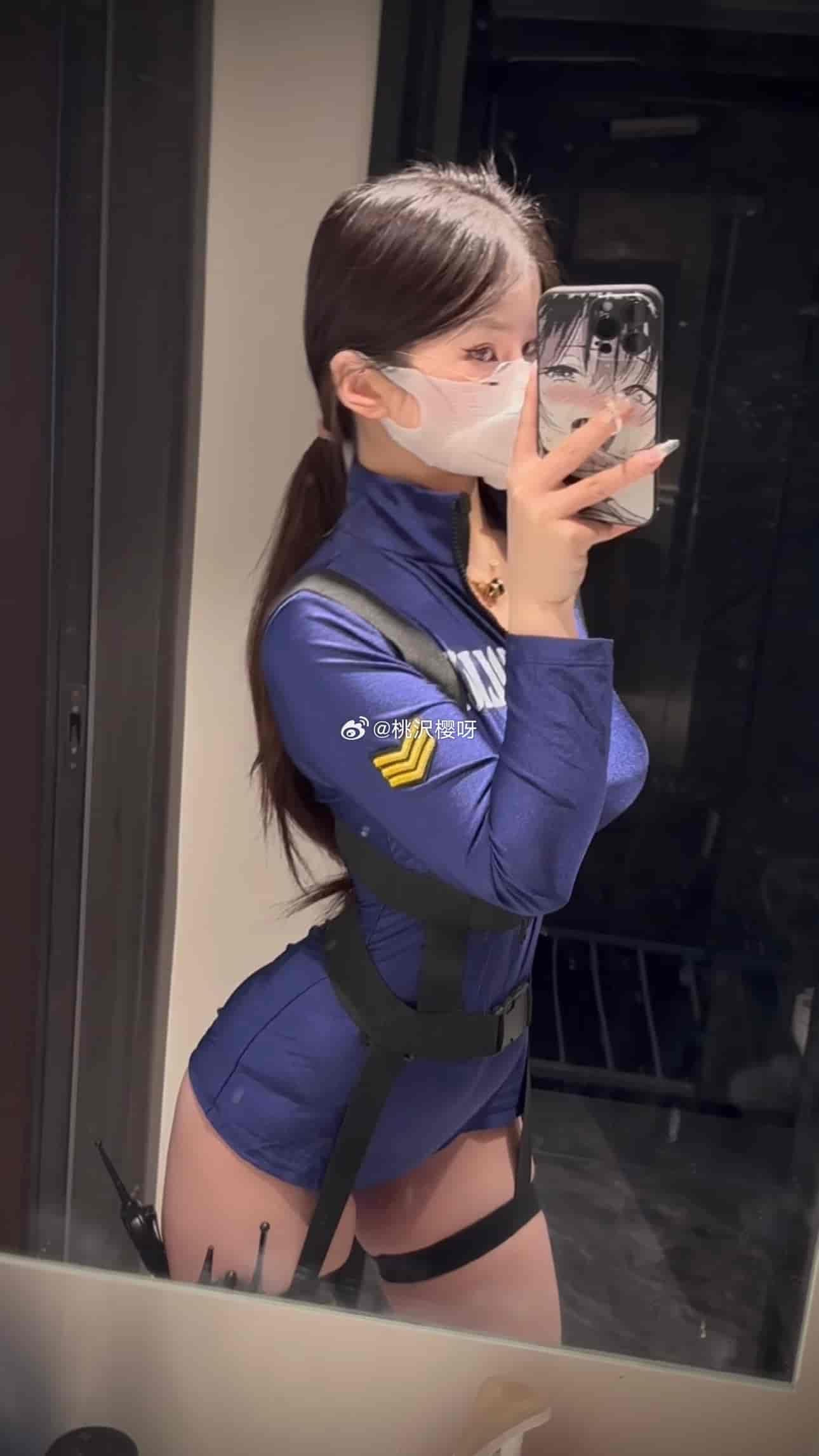 时尚网红桃沢樱呀微密圈圈子作品展示，猫眼小皮衣的创意演绎和独特魅力