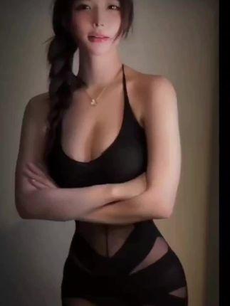 陈妮妮UNI最新微密圈作品《气质风范》,精致穿搭演绎时尚女性的优雅与精致 陈妮妮UNI最新微密圈作品《气质风范》,精致穿搭演绎时尚女性的优雅与精致