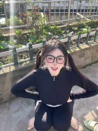 微密圈爆火可爱的肉巴新作，她的身材与风格让人无法抗拒