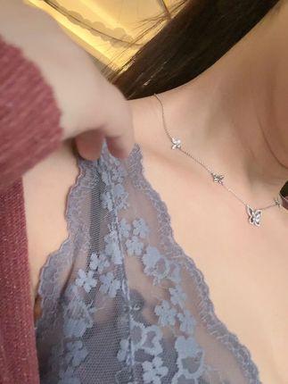 抖音奶雯觅圈新作,小秀一下身材,展示独特时尚 抖音奶雯觅圈新作,小秀一下身材,展示独特时尚