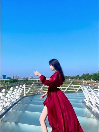 唐十七微密圈作品展现天空与云朵的宁静与纯净