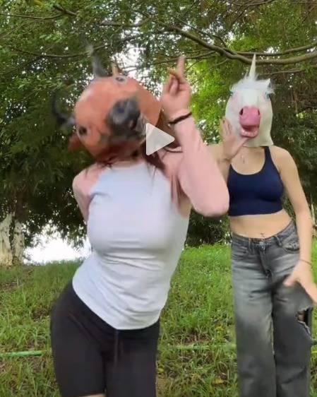 210W粉丝的网红VC–微密圈图片展现身材和时尚观念