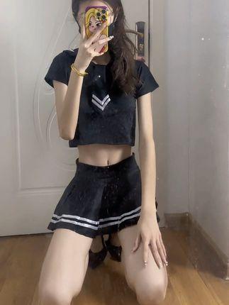 微密圈模特不爱穿shoes作品展示，热议原因及背后的时尚趋势解读