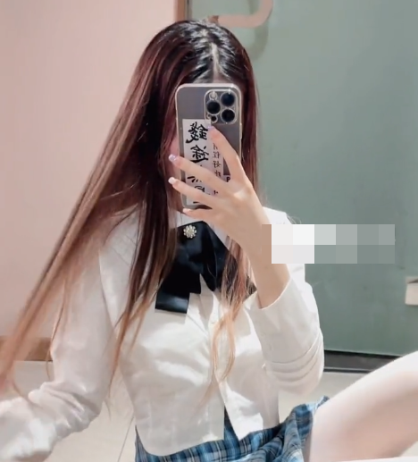 如何看待抖音网红可爱嘉的秘密(嘉嘉今天要早睡)微密圈资源