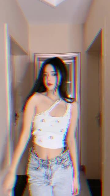 亚亚亚辰微密圈封面大曝光，惊艳画面