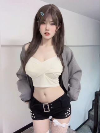 给乔买裙子沉浸在微密圈作品文化中，体验传统与现代的完美融合