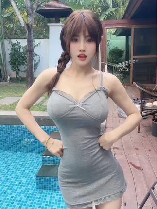 给乔买裙子微密圈作品资源的苗族服饰，展现自然之美的精致细节