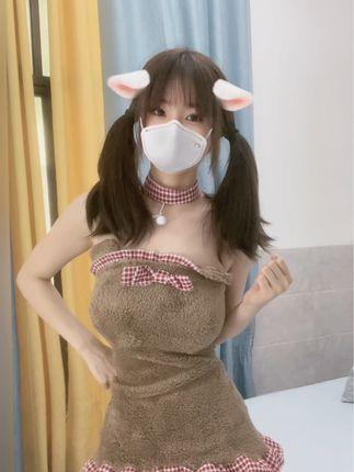 给乔买裙子沉浸在微密圈作品文化中，体验传统与现代的完美融合